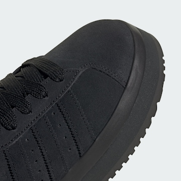ADIDAS ORIGINALS Ниски ботуши с връзки 'Campus 00er' в черно