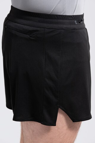 Regular Pantalon de sport 'Maula' Rukka en noir