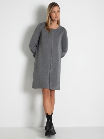 MORE & MORE - Vestido de punto en gris: frente