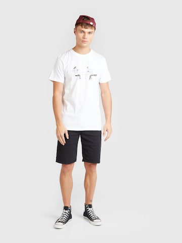 DEDICATED. Bluser & t-shirts 'Stockholm Phoney Date' i hvid