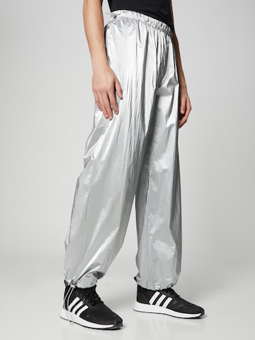 Wide leg Pantaloni 'Ylvi' di VIERVIER in argento