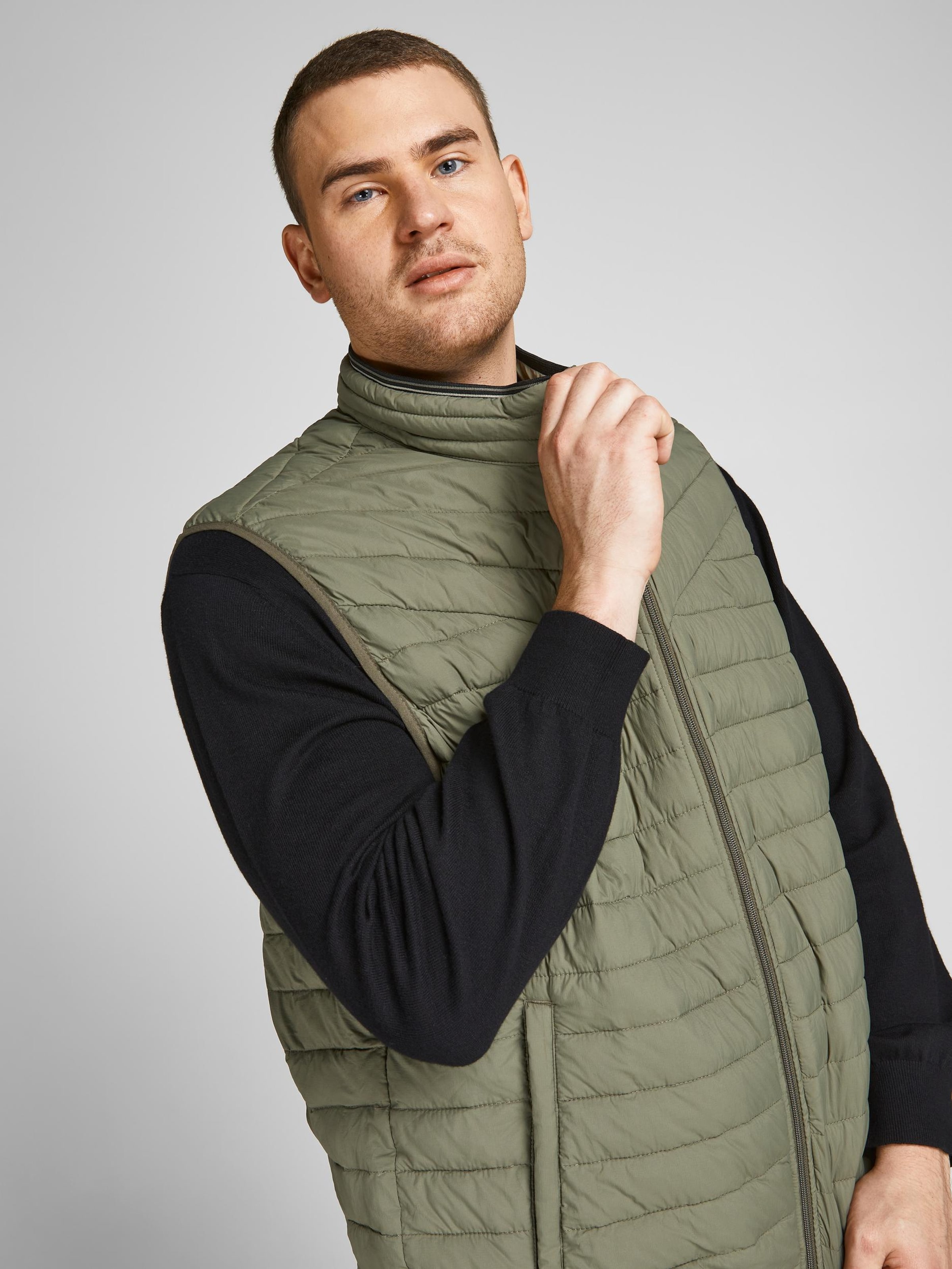 Männer Große Größen Jack & Jones Plus Weste 'Wiper' in Oliv - IV12355 Männer Große Größen Jack & Jones Plus Weste 'Wiper' in Oliv - IV12355
