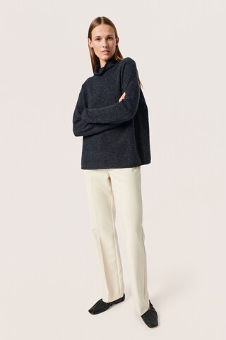SOAKED IN LUXURY Pullover 'Miya' in Blau