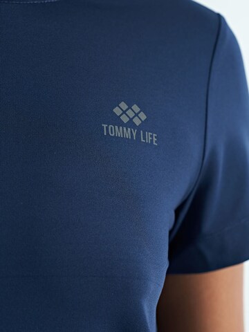 T-shirt Tommy Life en bleu