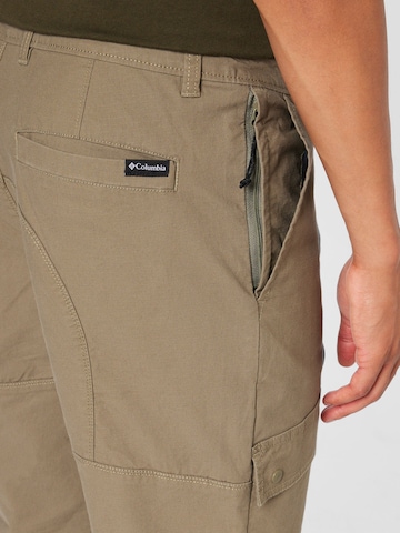 COLUMBIA - regular Pantalón de montaña 'Wallowa™' en verde