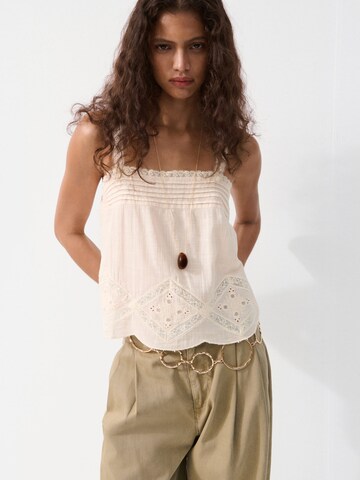 Top 'MISTER' de la MANGO pe roz: față