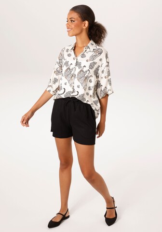 Aniston CASUAL Regular Shorts in Schwarz