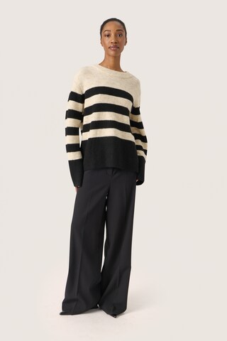 SOAKED IN LUXURY - Jersey en beige