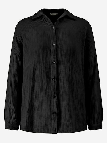 SASSYCLASSY Blouse in Black: front