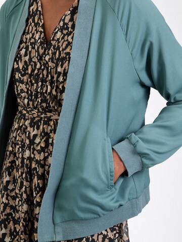 ABOUT YOU Between-Season Jacket 'Gina' in Green