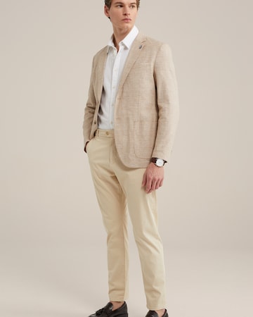 WE Fashion Slim Fit Pikkutakki värissä beige