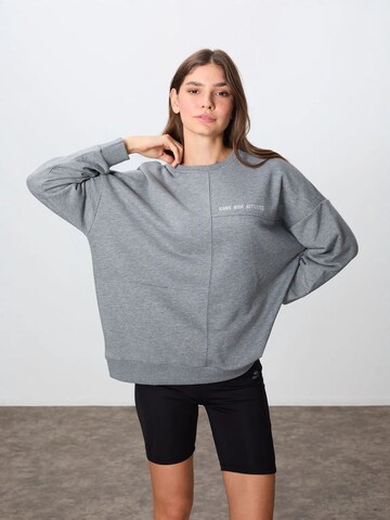 Sweat-shirt Tommy Life en gris