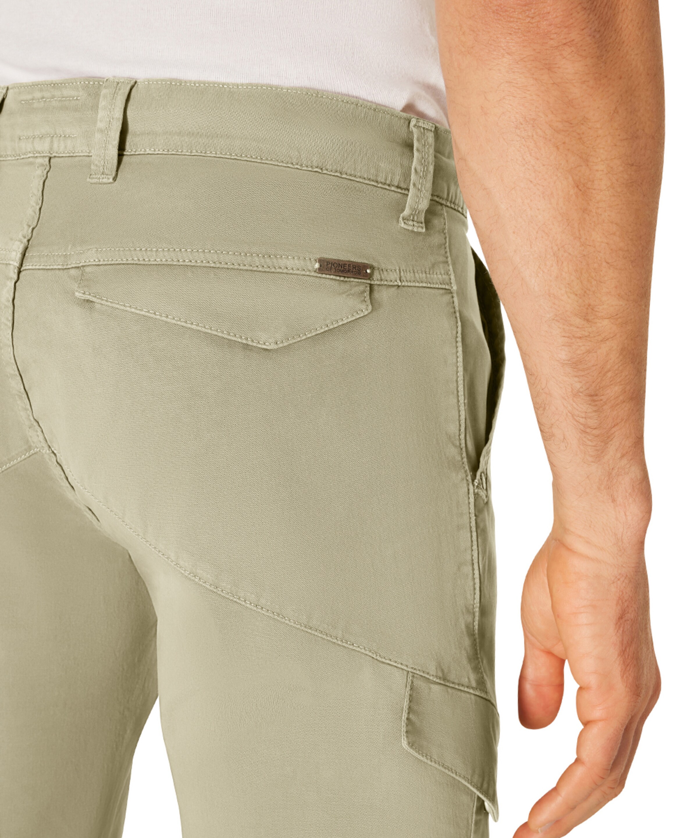PIONEER Tapered Cargo Pants in Beige