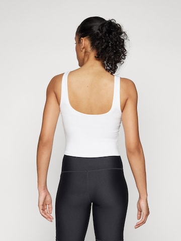 UNDER ARMOUR Спортивный топ 'Motion' в Белый