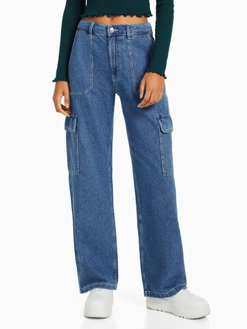 Bershka Zvonové kalhoty Džíny s kapsami – modrá: přední strana