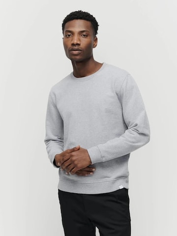 SANVT Sweatshirt 'The Perfect Sweatshirt' in Grau: Vorderseite