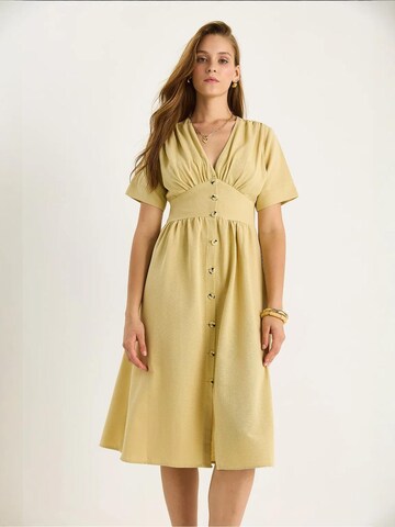 Bianco Lucci - Vestidos camiseiros em amarelo