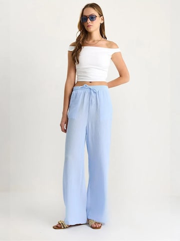 Bianco Lucci Wide leg Pants in Blue