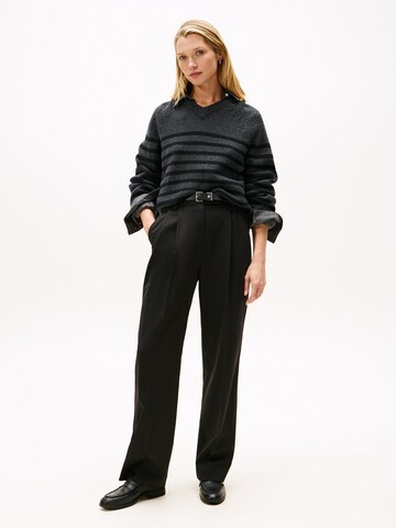 TOMMY HILFIGER Regular Pleat-front trousers in Black