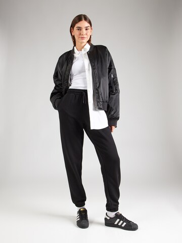 Effilé Pantalon Monki en noir