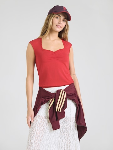 Blutsgeschwister Topp 'Let Romance Rule' i röd: framsida