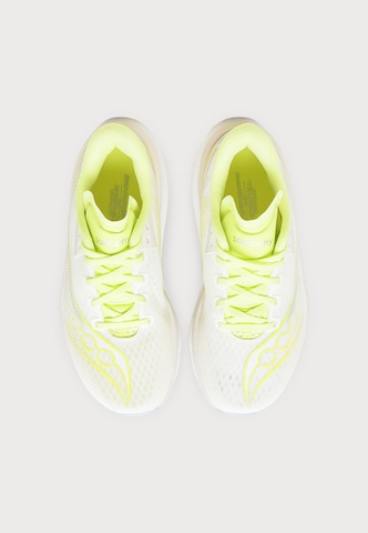 Chaussure de course 'ENDORPHIN AZURA' saucony en beige