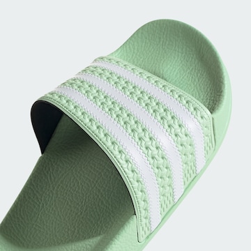 ADIDAS ORIGINALS - Sapato aberto 'Adilette' em verde