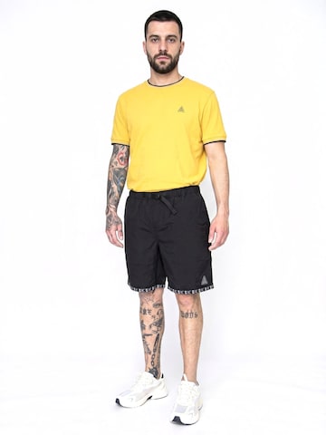 HUF Baggy Broek 'M Peak' in Zwart: voorkant