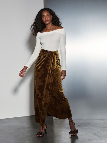 Next Пола в жълто