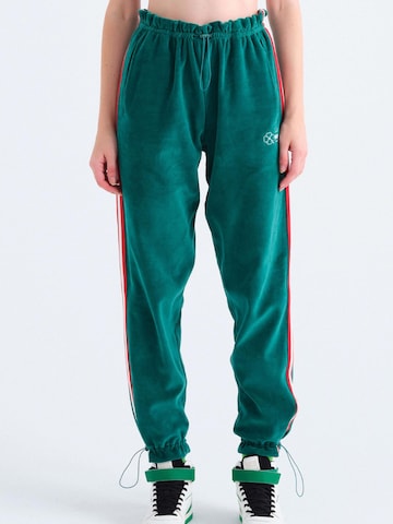 Rockupy Tapered Trousers 'Violaine' in Green: front