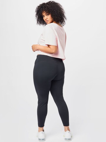 Skinny Pantaloni sport de la NIKE pe negru