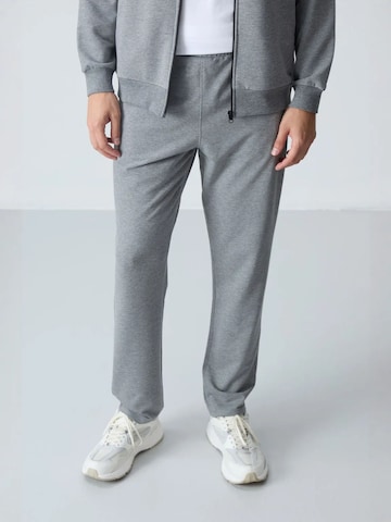 Tommy Life - Fato de jogging em cinzento
