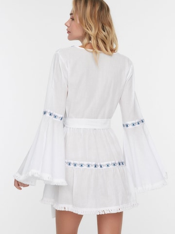 Trendyol Φόρεμα σε λευκό