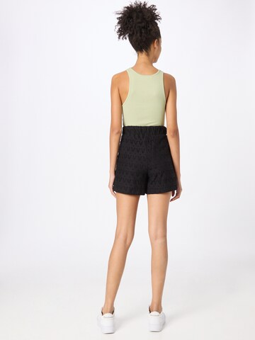 b.young Regular Shorts 'TANVI' in Schwarz