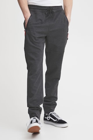 !Solid Tapered Pants 'Vinh' in Grey: front