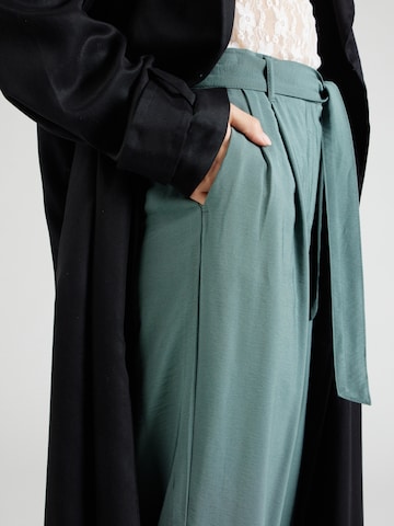 VERO MODA Avar lõige Voltidega püksid 'ELSA', värv roheline