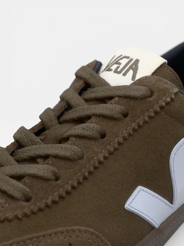 Veja Låg sneaker 'Volley' i brun