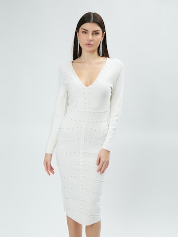 Influencer Strickkleid in Weiß: Vorderseite