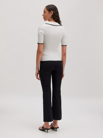 Tricou 'Charlie' de la EDITED pe bej