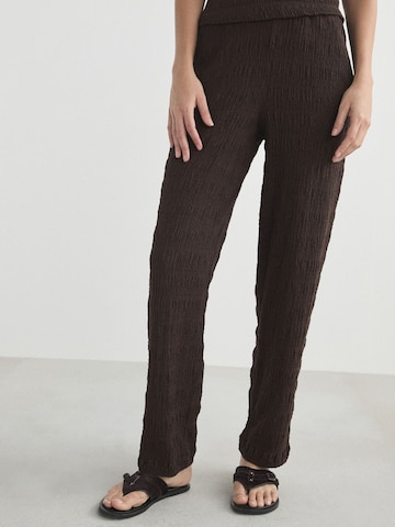 Next - Pierna ancha Pantalón en marrón: frente