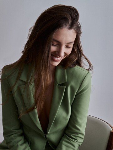 RÆRE by Lorena Rae Blazers 'Eve' in Groen