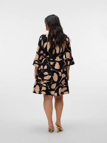 Robe-chemise 'VERA' Vero Moda Curve en noir