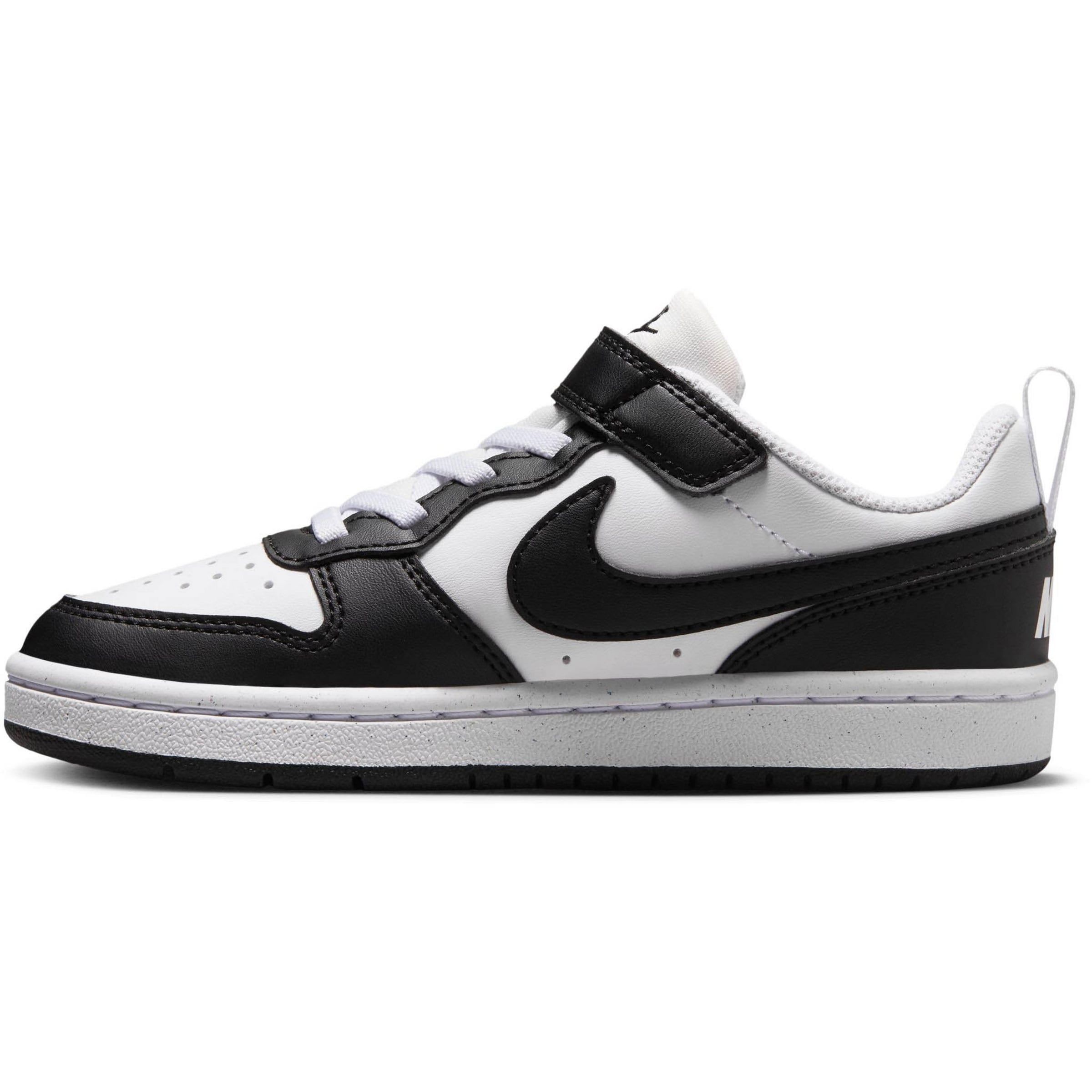 Nike Sportswear Sneakers in Black: front