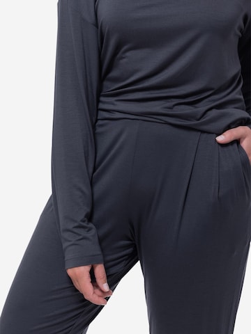 Mey Pyjama 'Pure Chic' in Grau