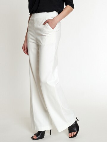 Loosefit Pantalon à plis 'Kadosa' Ana Alcazar en blanc : devant