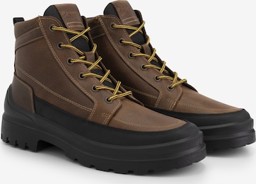 Travelin Lace-Up Shoes in Brown