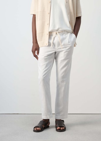 MANGO MAN Slim fit Pleat-Front Pants 'Romelino' in White: front