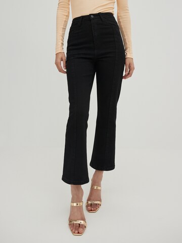 EDITED Flared Jeans 'Elaina' in Schwarz: predná strana