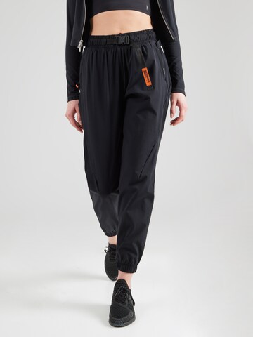 4F - Tapered Pantalón deportivo en negro: frente