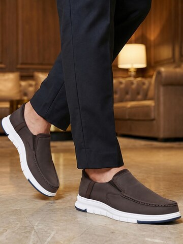 ALLTHEMEN Classic Flats 'Beleg' in Brown